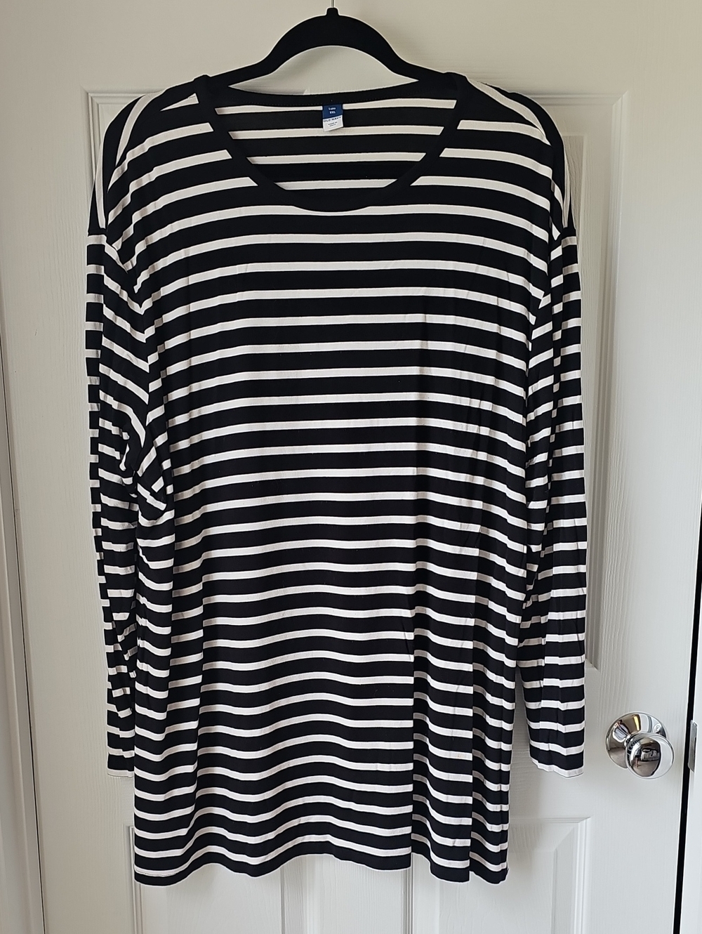 Old Navy Black and White Striped Long Sleeve Tee